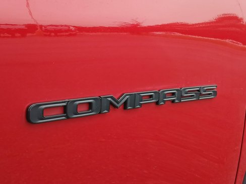 Used 2018 Jeep Compass Latitude w/ Popular Equipment Group image 33