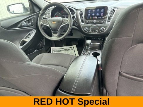 Used 2021 Chevrolet Malibu LT image 38