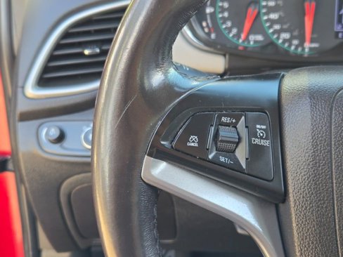 Used 2020 Chevrolet Trax LT w/ LT Convenience Package image 23