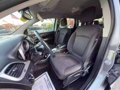 Used 2017 Dodge Journey SE w/ Flexible Seating Group image 17
