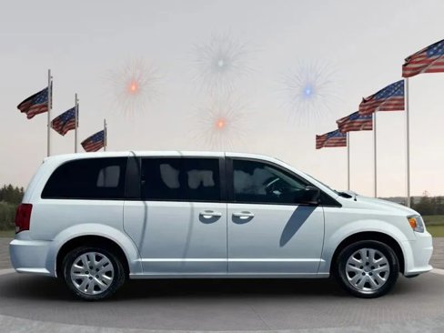 Used 2018 Dodge Grand Caravan SE w/ UConnect Hands-Free Group image 21