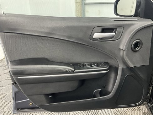 Used 2017 Dodge Charger SE image 11