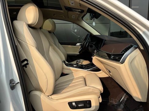 Used 2019 BMW X7 xDrive40i w/ Cold Weather Package image 40