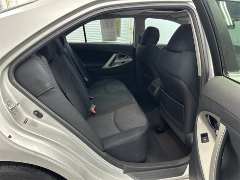 Used 2010 Toyota Camry image 16