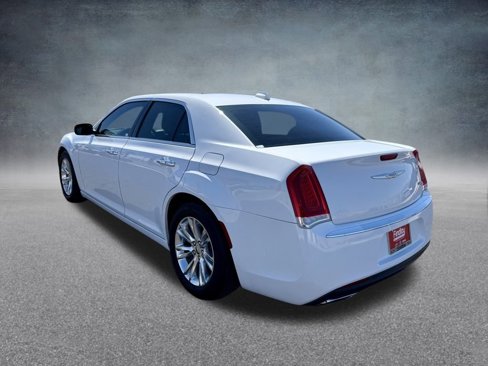 Used 2017 Chrysler 300 C image 6