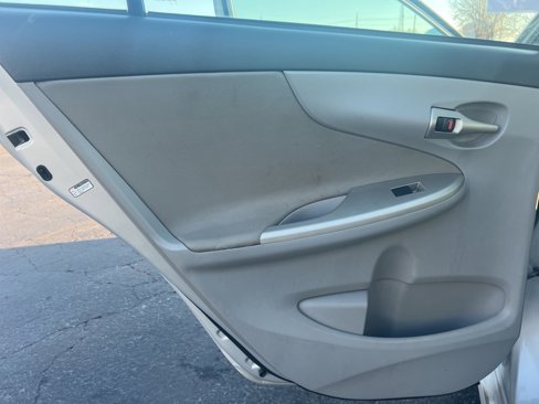 Used 2013 Toyota Corolla LE image 13