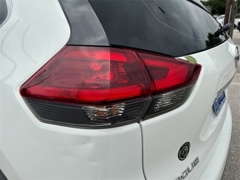 Used 2018 Nissan Rogue S image 37