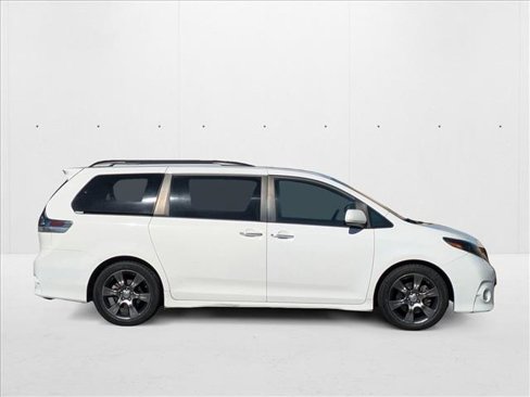 Used 2015 Toyota Sienna SE Premium image 4