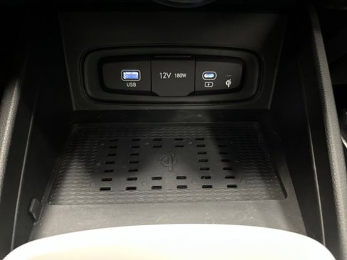 Used 2023 Hyundai Venue Limited image 23