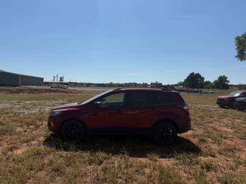 Used 2017 Ford Escape SE w/ Equipment Group 201A image 2