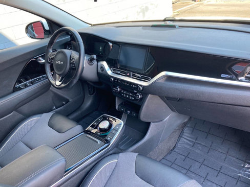 Used 2022 Kia Niro EX w/ Cold Weather Package image 9