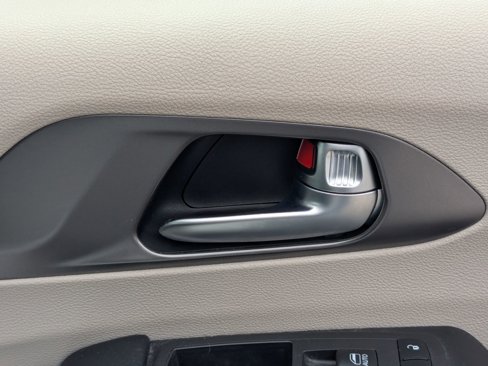 Used 2021 Chrysler Pacifica Touring-L image 35