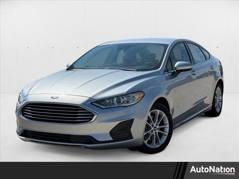 Used 2020 Ford Fusion SE image 1