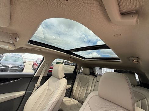 Used 2022 Lincoln Nautilus Reserve w/ Luxury Package image 38