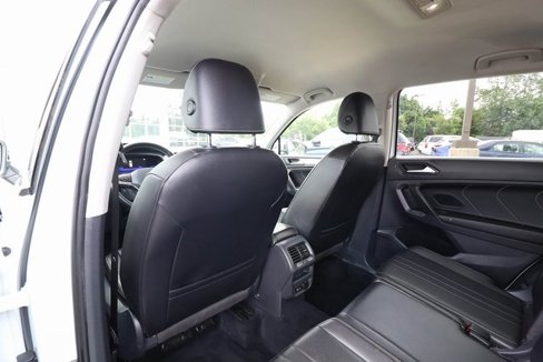 Used 2022 Volkswagen Tiguan SE image 37