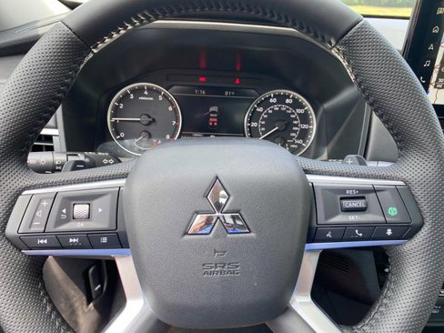 New 2025 Mitsubishi Outlander AWD image 17