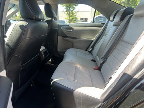 Used 2016 Toyota Camry SE image 20