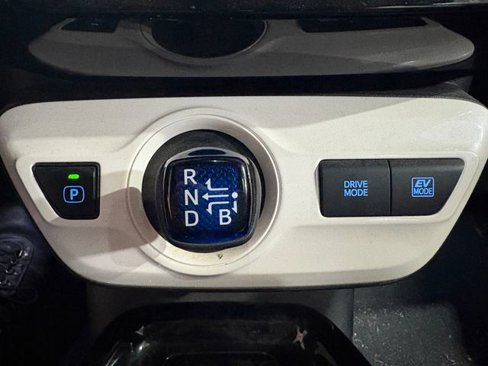 Used 2018 Toyota Prius Three Touring image 17