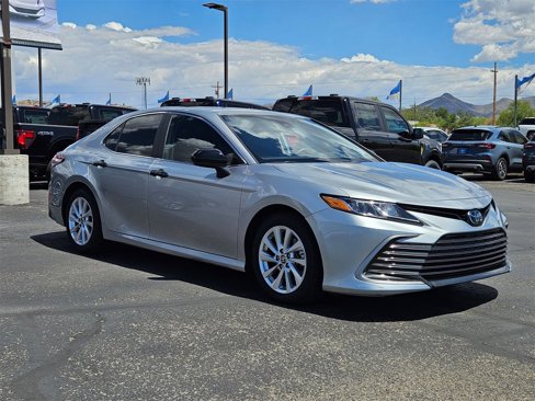 Used 2023 Toyota Camry LE image 3