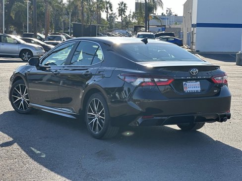 Used 2023 Toyota Camry SE image 5