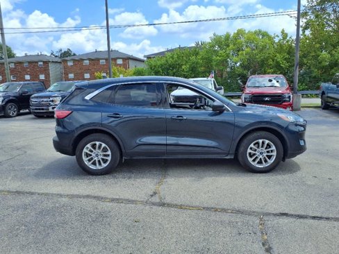 Used 2022 Ford Escape SE w/ Cold Weather Package image 2
