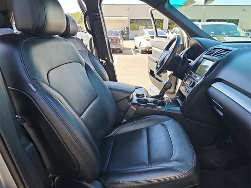 Used 2017 Ford Explorer XLT w/ Equipment Group 202A image 10