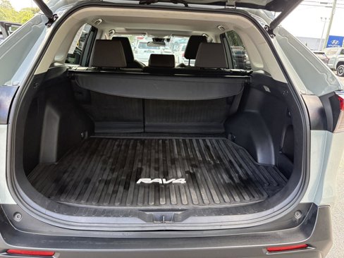 Used 2021 Toyota RAV4 XLE w/ Convenience Package image 27