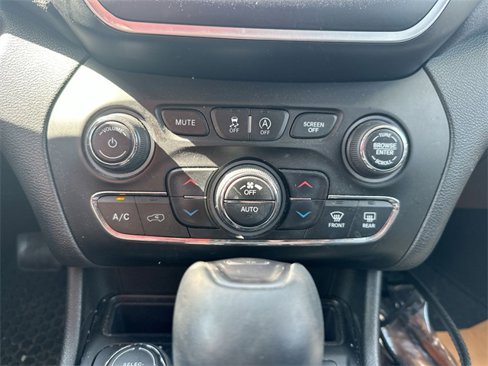 Used 2019 Jeep Cherokee Latitude Plus w/ Comfort/Convenience Group image 41