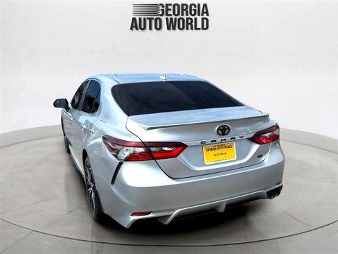 Used 2021 Toyota Camry SE image 3