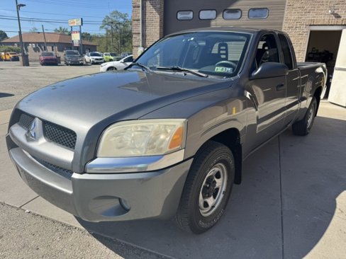 Used 2007 Mitsubishi Raider LS image 7