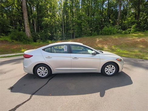 Used 2018 Hyundai Elantra SE image 14