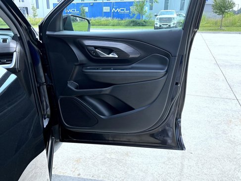 Used 2024 GMC Terrain SLT image 17