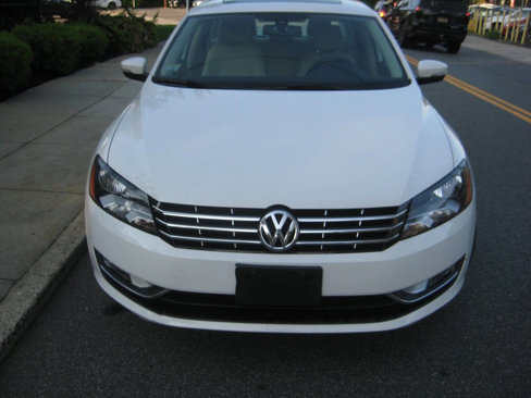 Used 2014 Volkswagen Passat 1.8T SEL Premium image 2