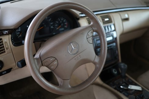 Used 2000 Mercedes-Benz E 320 Sedan image 14