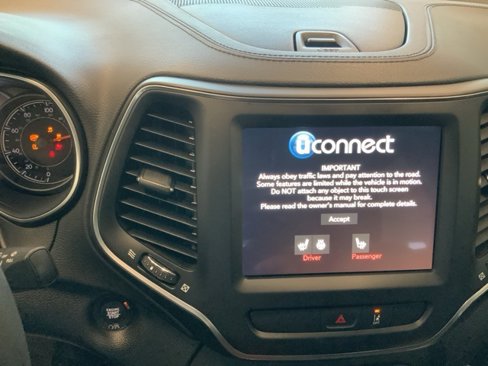 Used 2022 Jeep Cherokee Latitude Lux w/ Mopar Interior Package image 23