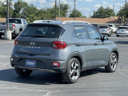 Used 2024 Hyundai Venue SEL image 8
