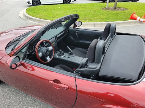 Used 2006 MAZDA MX-5 Miata image 12
