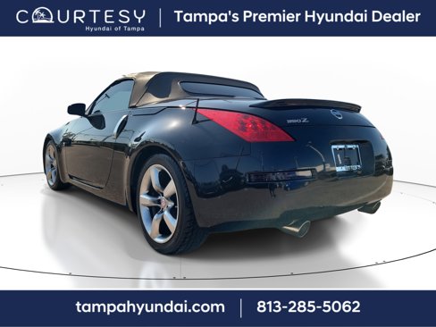 Used 2008 Nissan 350Z Touring image 4