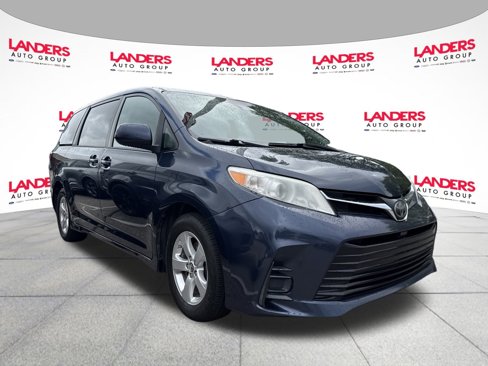 Used 2018 Toyota Sienna LE image 1