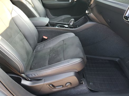 Used 2022 Volvo XC40 P8 Recharge Plus image 15