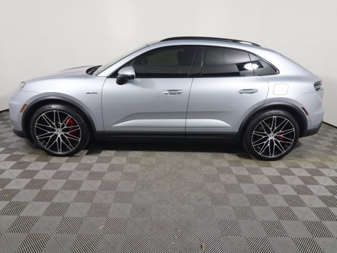 Certified 2025 Porsche Macan 4S Electric image 2