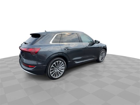 Used 2019 Audi e-tron Prestige w/ Prestige Package image 8