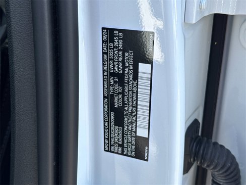 Certified 2025 Volvo XC40 B5 Plus image 28