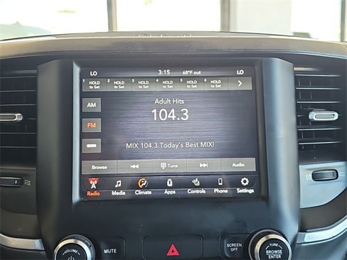 Used 2021 RAM 1500 4x4 Crew Cab image 11