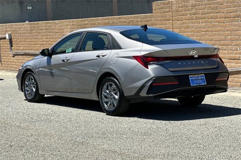 Used 2024 Hyundai Elantra SEL image 5