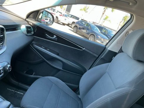 Used 2019 Kia Sorento LX image 21