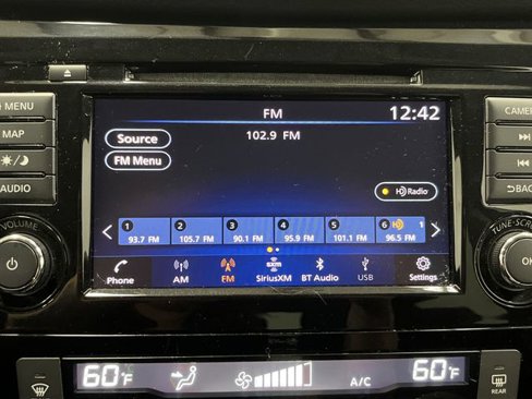Used 2018 Nissan Rogue SV w/ Premium Package image 18