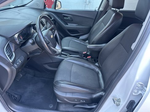 Used 2020 Chevrolet Trax LT w/ Redline Edition image 12