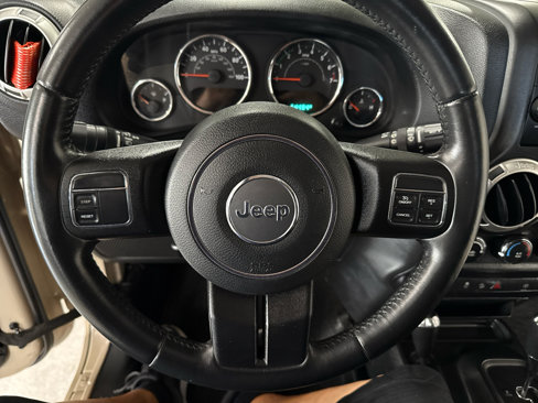 Used 2016 Jeep Wrangler Rubicon w/ Power Convenience Group image 12