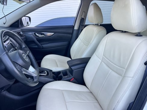 Used 2018 Nissan Rogue SV image 9